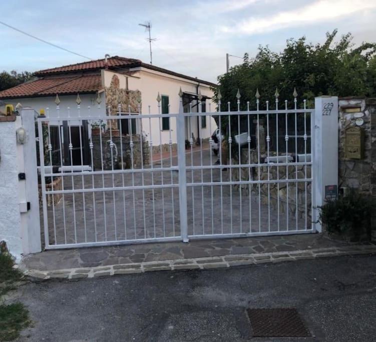 Villetta A Schiera Nei Pressi Del Mare Livourne Extérieur photo